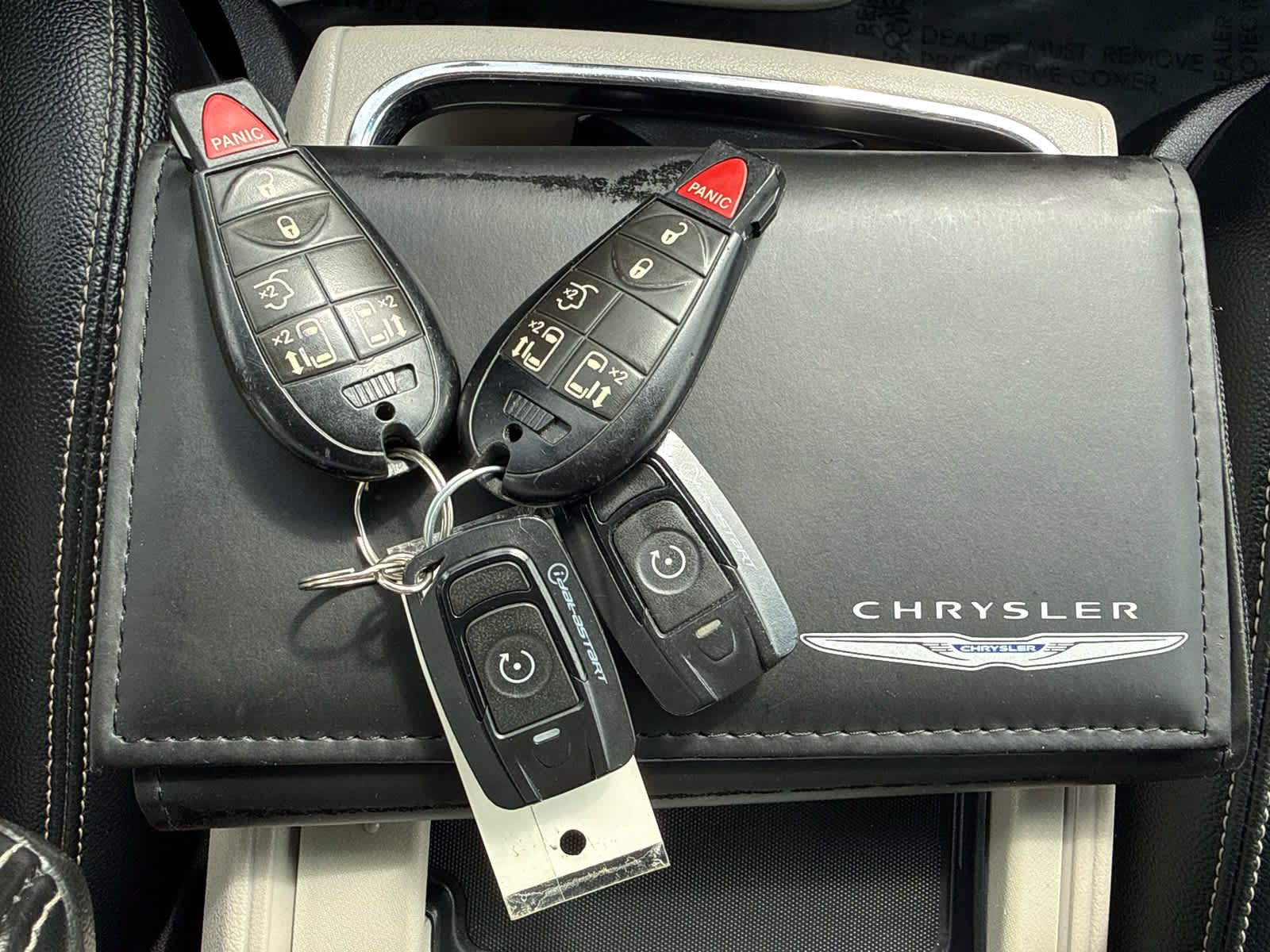 Used 2016 Chrysler Town & Country Touring FWD image 27