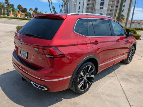 Certified 2024 Volkswagen Tiguan SEL R-Line image 4