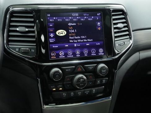 Used 2020 Jeep Grand Cherokee Altitude image 16