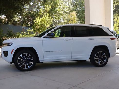 Used 2023 Jeep Grand Cherokee Overland w/ Luxury Tech Group IV image 7