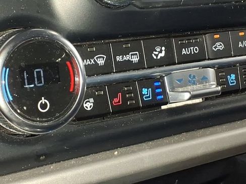 Used 2023 Ford Expedition Max XLT AWD/4WD image 3