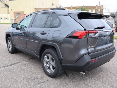Used 2022 Toyota RAV4 XLE w/ Convenience Package AWD/4WD image 4