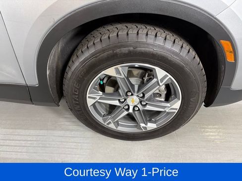 Used 2025 Chevrolet Blazer LT FWD image 13