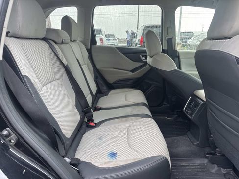 Used 2019 Subaru Forester Premium AWD/4WD image 9