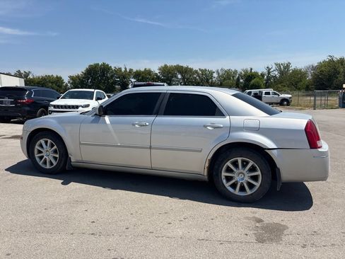 Used 2007 Chrysler 300 Touring L RWD image 16