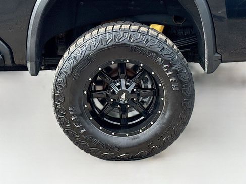 Used 2024 Chevrolet Silverado 2500 ZR2 w/ Technology Package AWD/4WD image 32