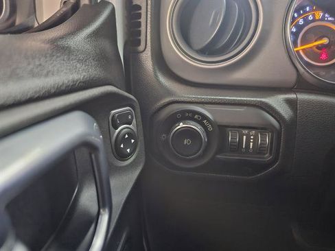 Used 2022 Jeep Wrangler Unlimited Sport image 41