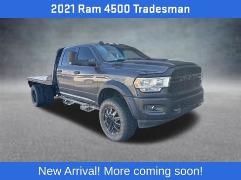 Used 2021 RAM 4500 Tradesman w/ Chrome Appearance Group image 2