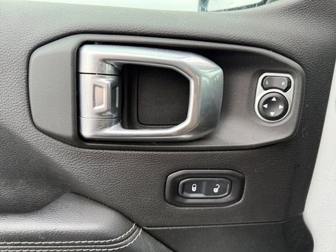 Used 2021 Jeep Wrangler Unlimited Sahara image 20