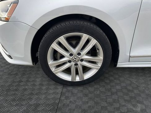 Used 2017 Volkswagen Jetta SEL FWD image 14
