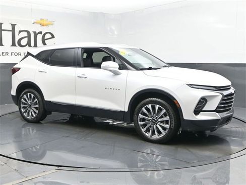 Used 2023 Chevrolet Blazer Premier image 2