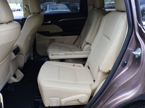 Used 2019 Toyota Highlander Limited image 15