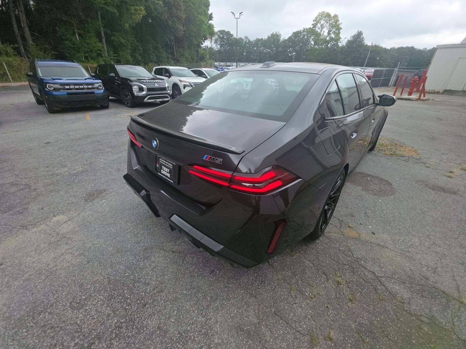 Used 2025 BMW M5 w/ Carbon Package AWD/4WD image 7