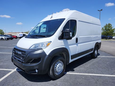 Used 2025 RAM ProMaster 2500 w/ Safety Group FWD image 12
