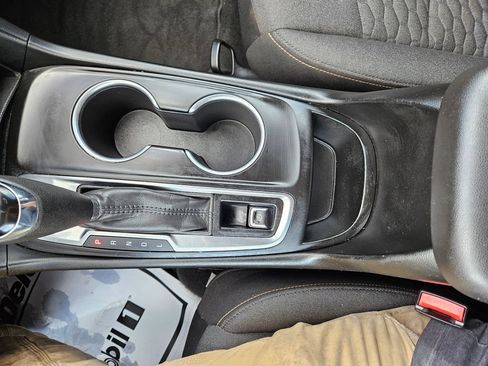 Used 2020 Chevrolet Equinox LT FWD image 16