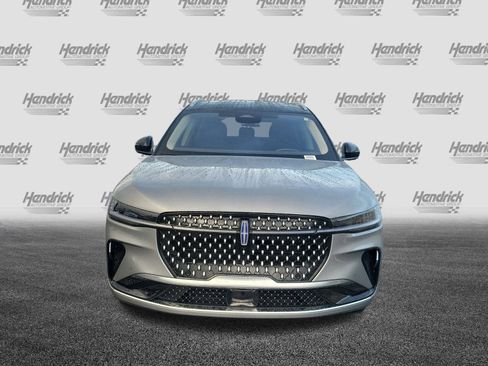 Used 2025 Lincoln Nautilus Reserve image 9