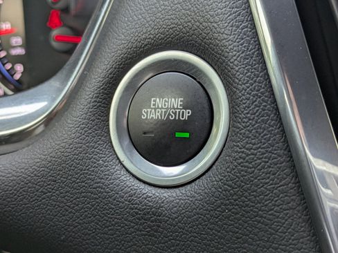 Used 2023 Chevrolet Traverse Premier FWD image 32