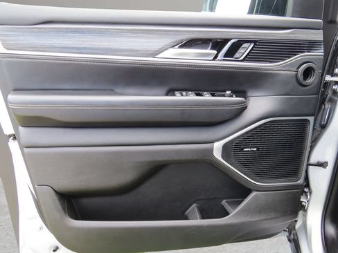 Used 2024 Jeep Wagoneer L Series II w/ Flexible Seating Group AWD/4WD image 20