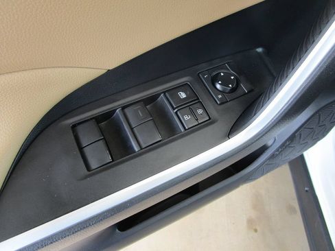 Used 2024 Toyota RAV4 LE AWD/4WD image 25