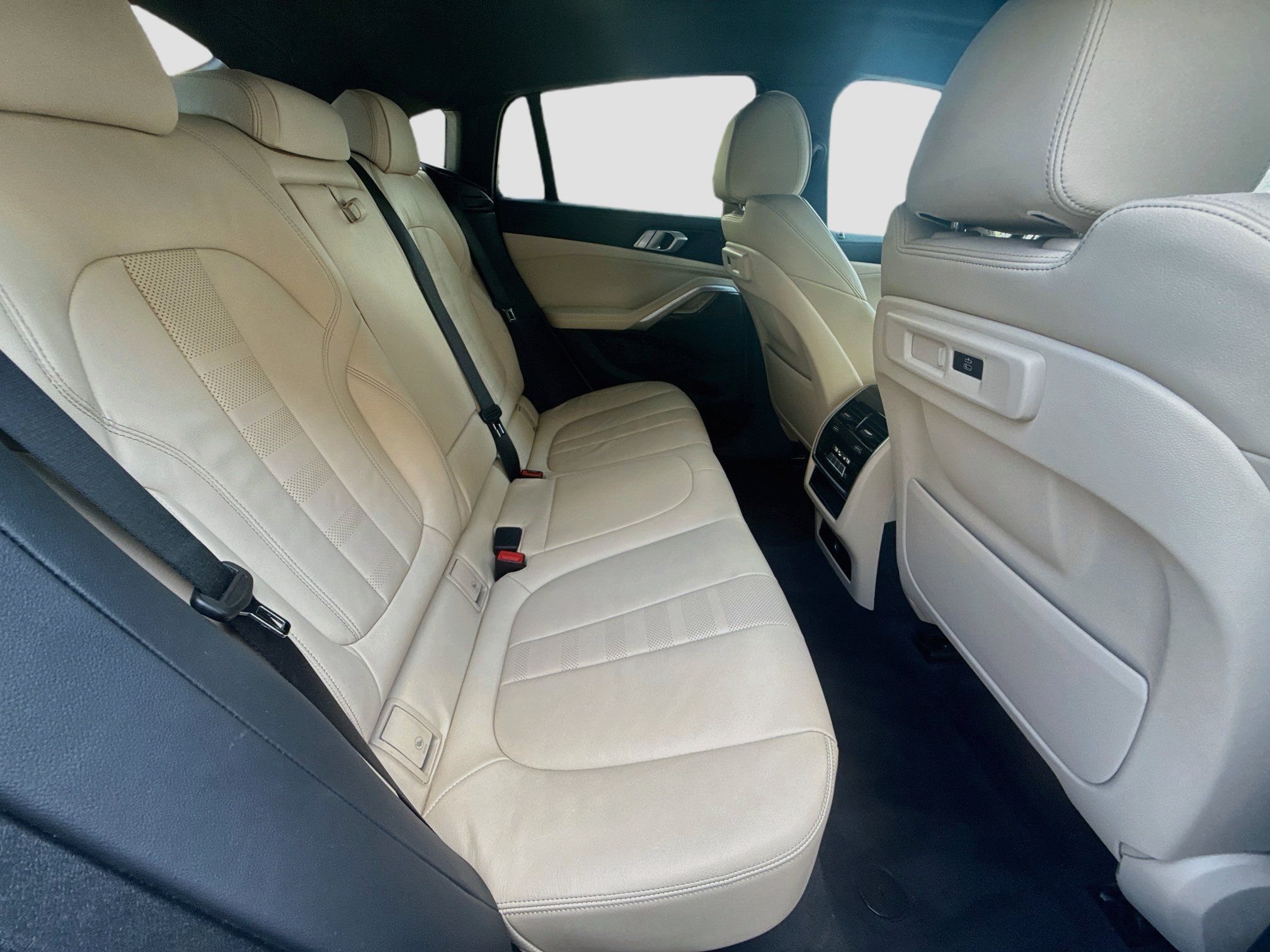 Used 2022 BMW X6 xDrive40i w/ Premium Package AWD/4WD image 29