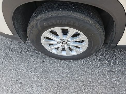 Used 2024 Toyota Grand Highlander XLE image 11