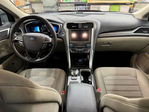 Used 2019 Ford Fusion SE FWD image 17