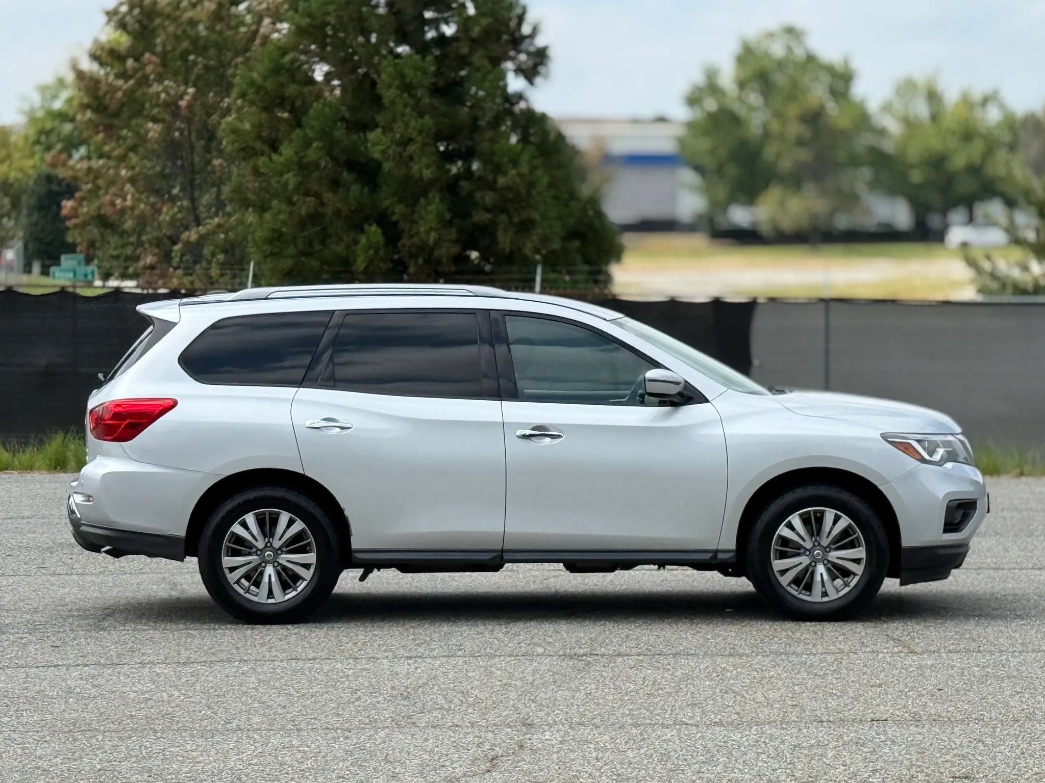 Used 2018 Nissan Pathfinder SV AWD/4WD image 7
