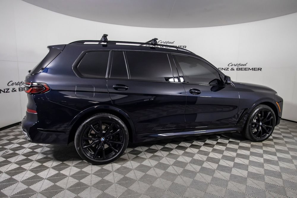 Used 2023 BMW X7 xDrive40i w/ M Sport Package AWD/4WD image 4