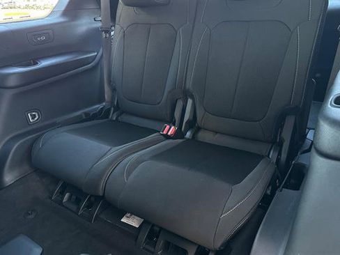 New 2025 Jeep Grand Cherokee L Laredo image 12