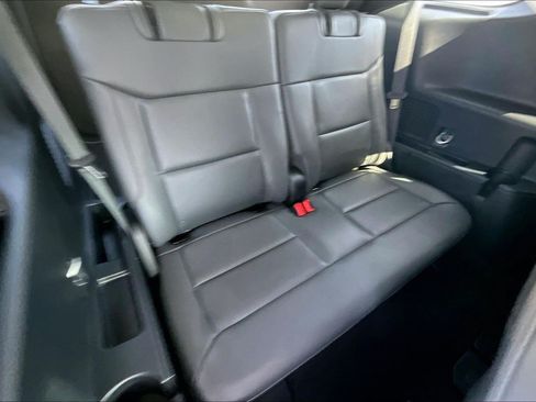 Used 2025 Ford Explorer Active w/ Active Comfort Package AWD/4WD image 19