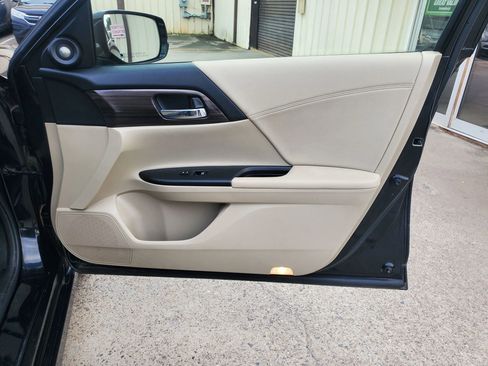Used 2017 Honda Accord Touring image 24