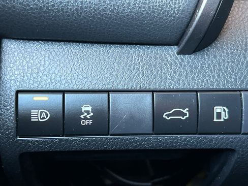 Used 2018 Toyota Camry SE image 27