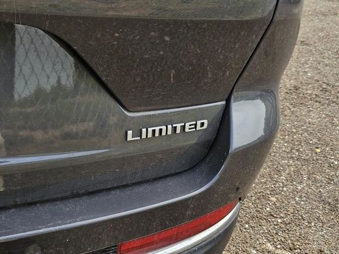 Used 2025 Jeep Grand Cherokee Limited RWD image 8