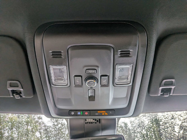 Used 2025 GMC Yukon XL Denali AWD/4WD image 25
