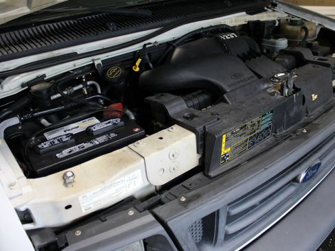 Used 2006 Ford E-350 and Econoline 350 Super Duty RWD image 31