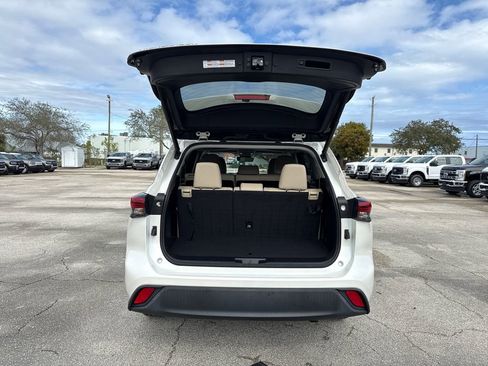 Used 2021 Toyota Highlander XLE image 30