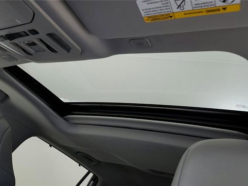 Certified 2024 Toyota Highlander XLE image 39