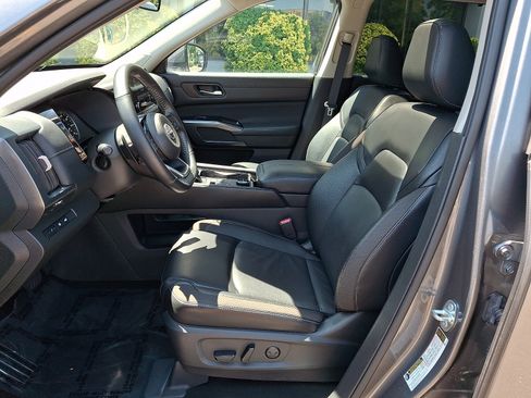 Certified 2024 Nissan Pathfinder SL w/ SL Premium Package AWD/4WD image 15