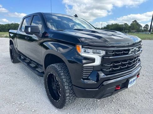 Used 2025 Chevrolet Silverado 1500 LT Trail Boss w/ LT Trail Boss Premium Package AWD/4WD image 8