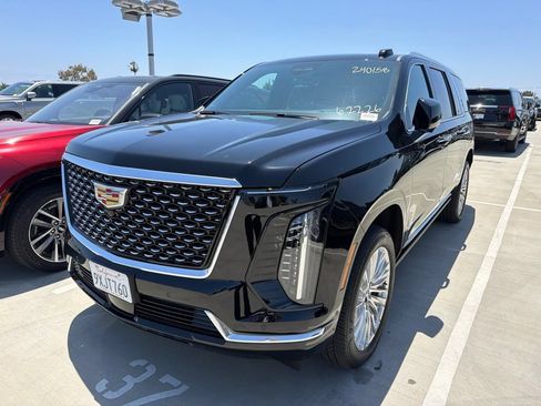 Used 2026 Cadillac Escalade ESV Luxury AWD/4WD image 2