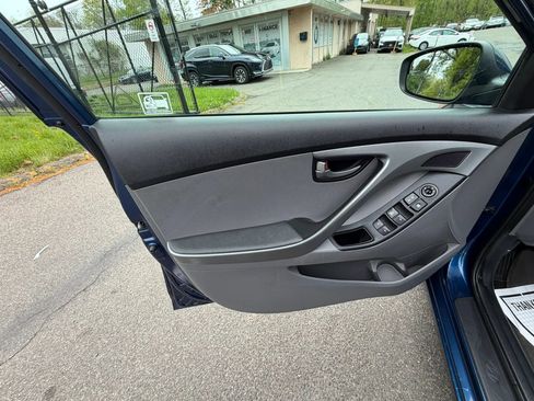 Used 2015 Hyundai Elantra SE FWD image 11