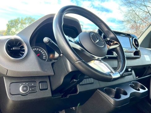 Used 2025 Mercedes-Benz Sprinter 2500 image 14