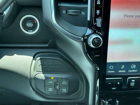 New 2026 RAM 2500 Laramie AWD/4WD image 25