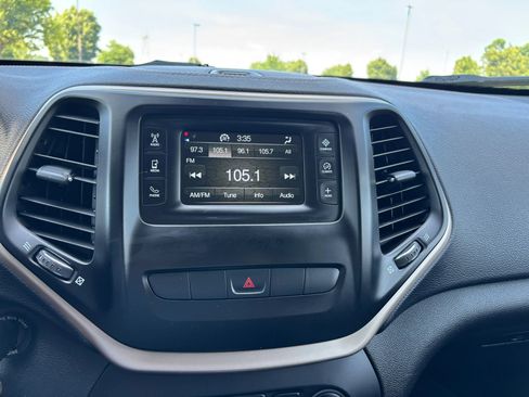 Used 2014 Jeep Cherokee Latitude w/ Cold Weather Group AWD/4WD image 22