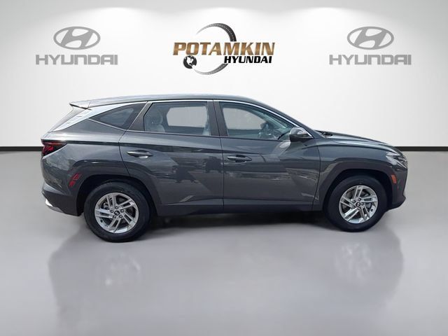 Used 2025 Hyundai Tucson SE FWD image 4