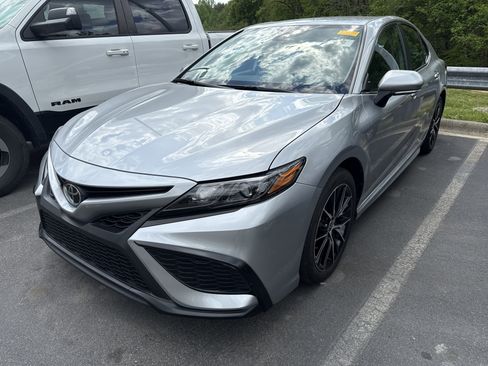 Used 2023 Toyota Camry SE w/ Convenience Package image 6