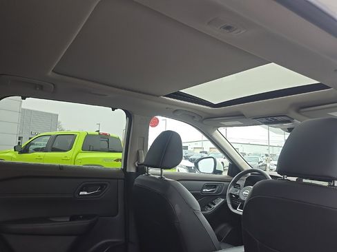 Certified 2023 Nissan Rogue SL w/ SL Premium Package image 34