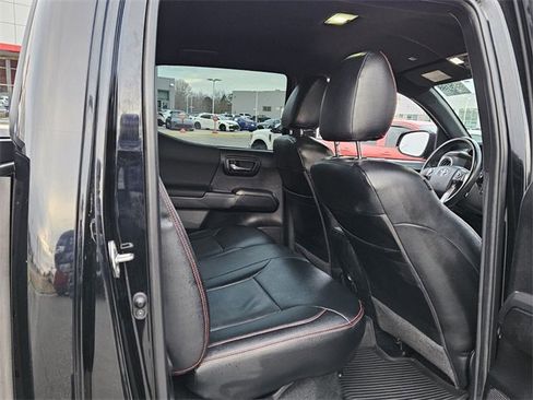 Used 2022 Toyota Tacoma TRD Off-Road w/ Technology Package image 13