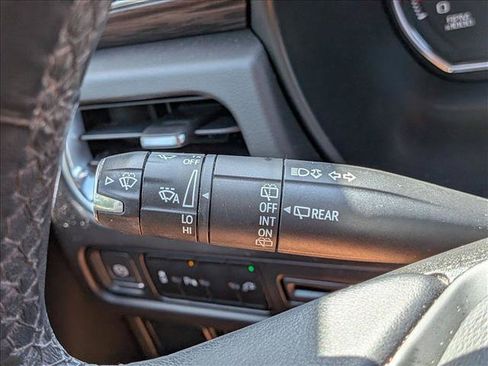 Used 2021 Chevrolet Suburban LT RWD image 16