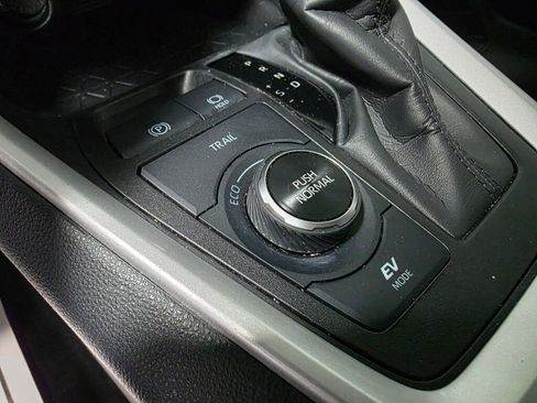 Used 2025 Toyota RAV4 LE AWD/4WD image 17
